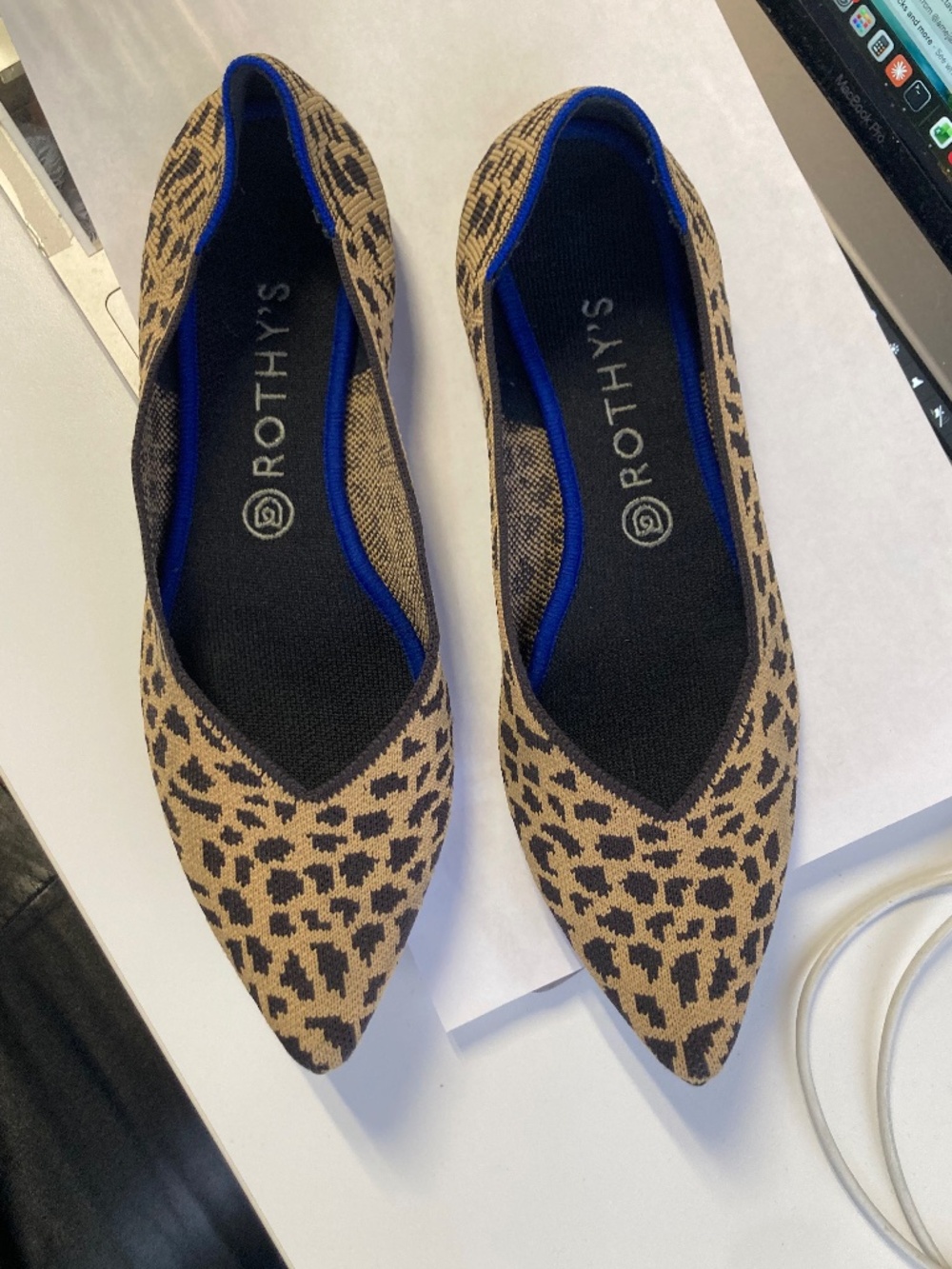Size 11 Rothys pointed toe flats leopard cute